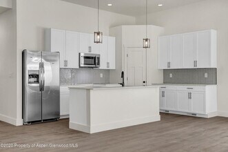 340 Lake View Rd in Hayden, CO - Building Photo - Building Photo