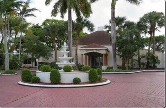 15275 SW 107th Ln in Miami, FL - Foto de edificio - Building Photo
