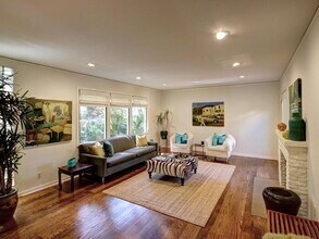 2696 Land Park Dr in Sacramento, CA - Building Photo - Building Photo
