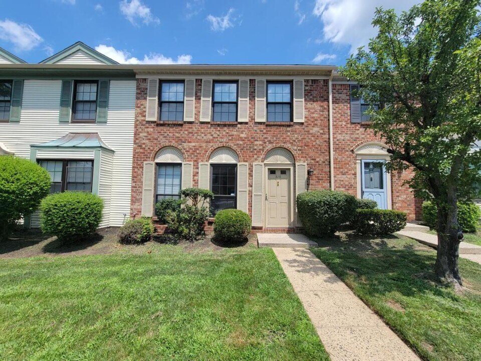 515 Sheffield Ct in Piscataway, NJ - Foto de edificio