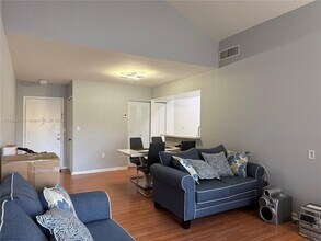 9725 Fontainebleau Blvd, Unit A212 in Miami, FL - Building Photo - Building Photo