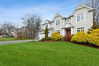 15 Woodland Rd in Cresskill, NJ - Building Photo - Building Photo