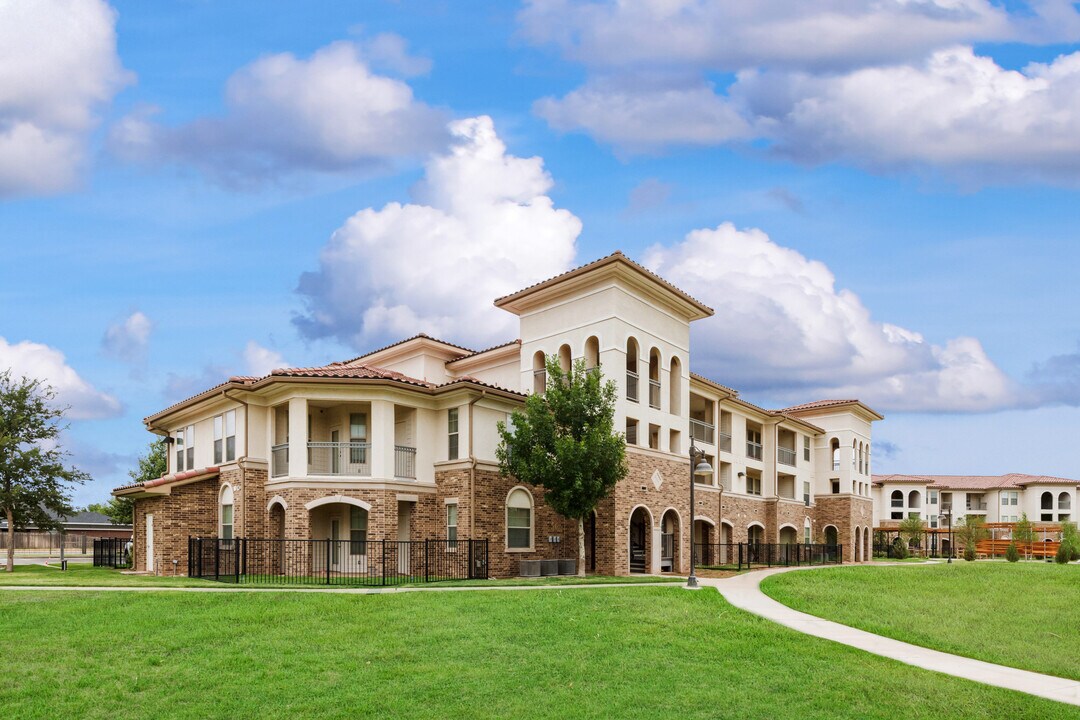 Renaissance At North Park in Lubbock, TX - Building Photo