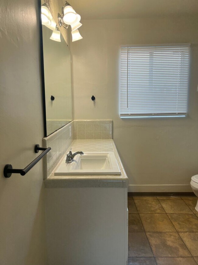 790 Sycamore Ave in Gustine, CA - Building Photo - Building Photo