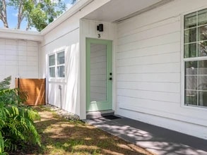 2441 Granada Ave, Unit 3 in Vero Beach, FL - Foto de edificio - Building Photo