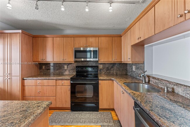 11344 Taft St in Pembroke Pines, FL - Building Photo - Building Photo