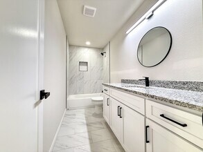 2009 W Easton Ct in Tulsa, OK - Building Photo - Building Photo