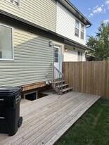 12420-12476 76 St NW in Edmonton, AB - Building Photo