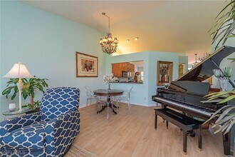 524 Woodshire Ln in Naples, FL - Foto de edificio - Building Photo