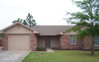 1003 Enlow Cir in Commerce, TX - Building Photo