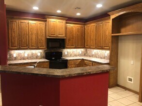 907 SW 37th St in Moore, OK - Building Photo - Building Photo