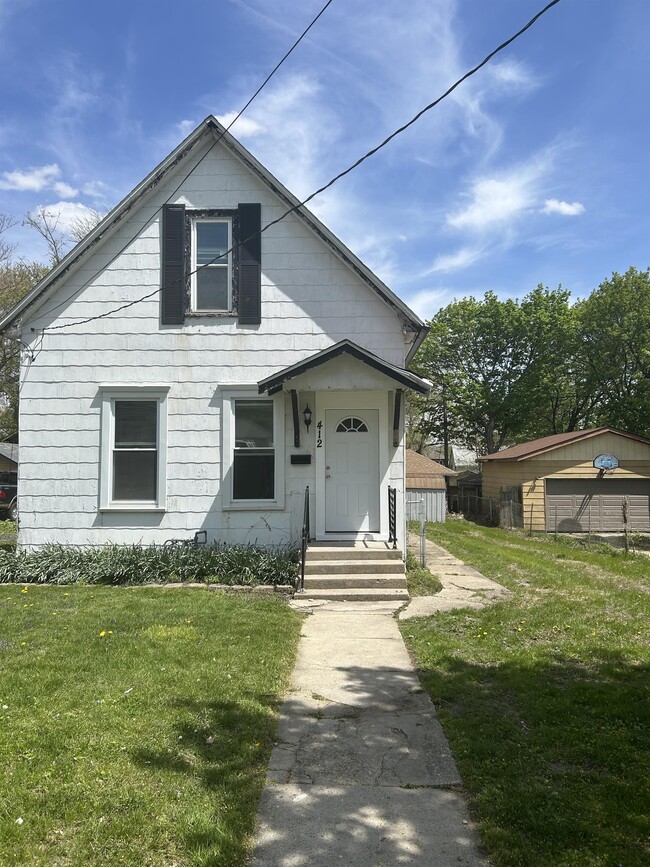 property at 412 S Gardiner Ave