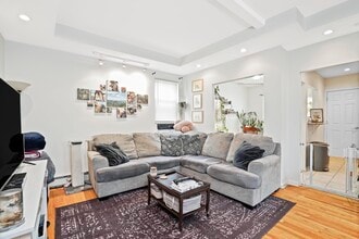 8282 88th Pl, Unit 2ndFloor in Glendale, NY - Foto de edificio - Building Photo