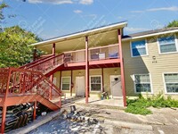 412 Burleson St in San Marcos, TX - Building Photo - Building Photo