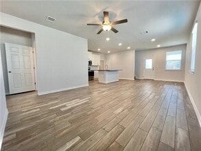 704 Long Run in Liberty Hill, TX - Building Photo - Building Photo