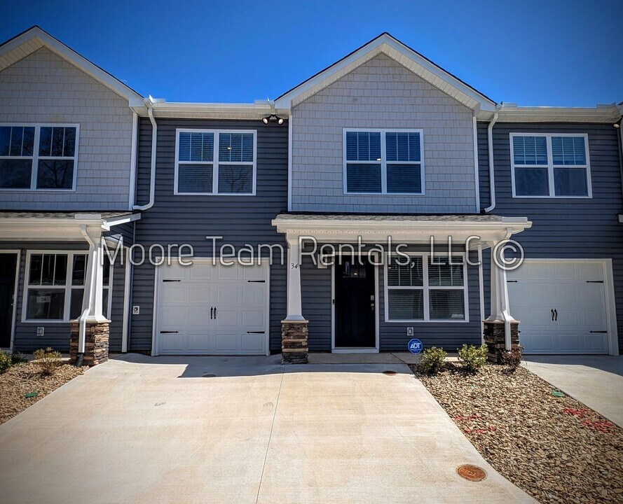 34 Virginia Cmns Dr in Arden, NC - Building Photo
