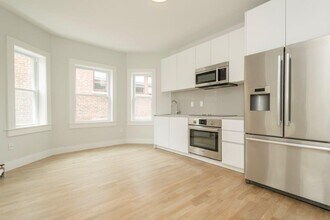 1999 Commonwealth Ave, Unit 5 in Boston, MA - Building Photo - Building Photo