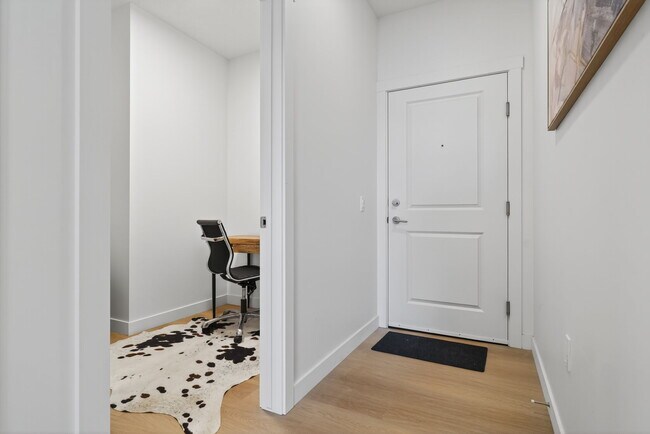 2910 66 St SW, Unit 1 Bedroom in Edmonton, AB - Building Photo - Building Photo