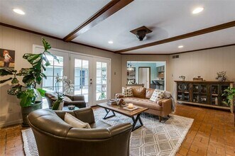 7706 El Pensador Dr in Dallas, TX - Building Photo - Building Photo
