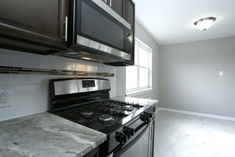 Adams Place in New Brunswick, NJ - Building Photo - Interior Photo