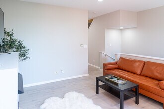706 W Evergreen Ave in Chicago, IL - Building Photo - Building Photo