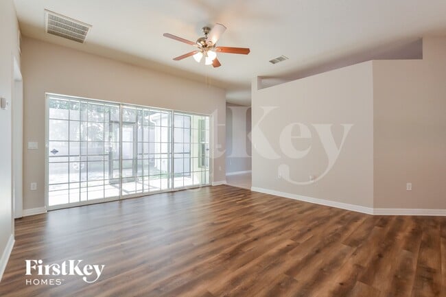 1341 Banbridge Drive in Kissimmee, FL - Foto de edificio - Building Photo