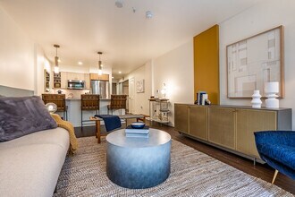 Elara at the Market in Seattle, WA - Foto de edificio - Building Photo