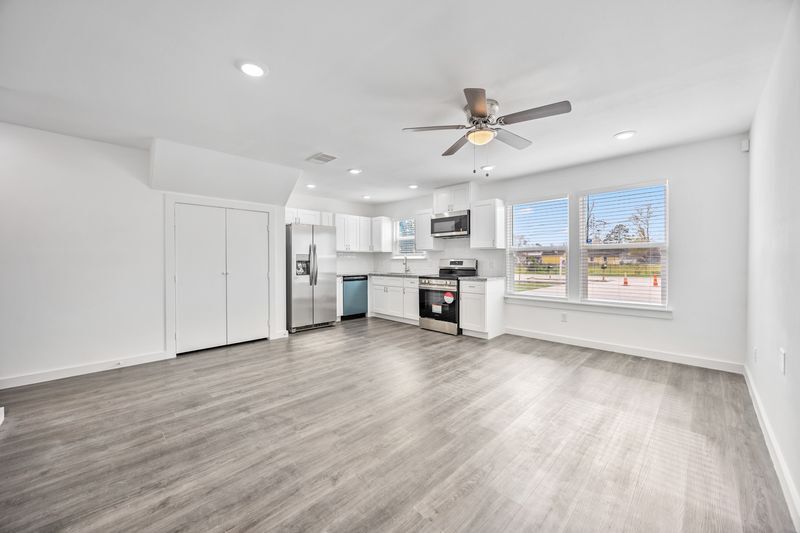 8220 Bigwood St in Houston, TX - Building Photo