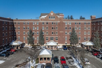 Walsh Hall in Mahwah, NJ - Foto de edificio - Building Photo