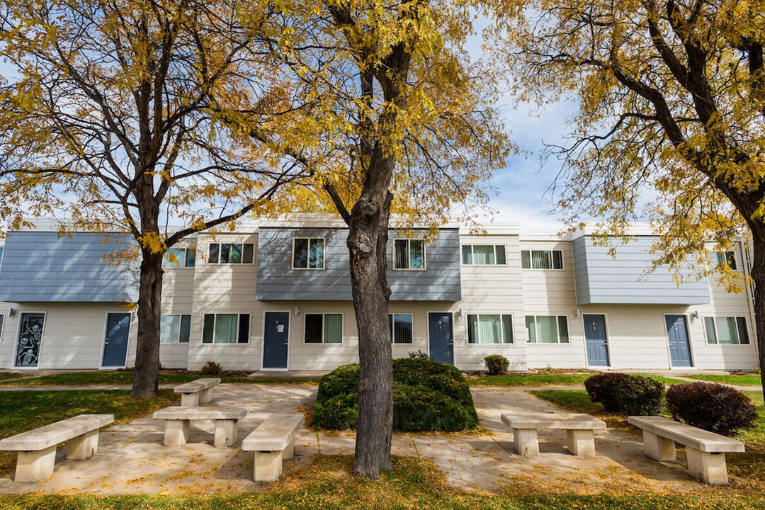 WHITNEY YOUNG MANOR in Colorado Springs, CO - Foto de edificio