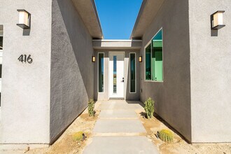416 Rosa Parks Rd in Palm Springs, CA - Foto de edificio - Building Photo