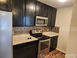 8601 Westown Pkwy in West Des Moines, IA - Foto de edificio - Building Photo