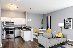 301 W Franklin St in Baltimore, MD - Building Photo