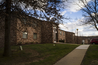 Lexington Manor Apartments in Imperial, PA - Foto de edificio - Building Photo