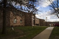 Lexington Manor - Lexington Manor Apartments in Imperial, Pennsylvania