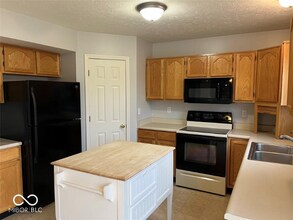 17219 Futch Way in Westfield, IN - Foto de edificio - Building Photo