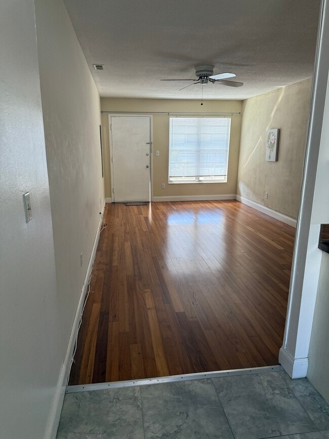 4328 Edgewater Dr, Unit E204 in Orlando, FL - Building Photo - Building Photo