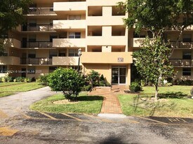 3651 Environ Blvd in Lauderhill, FL - Building Photo