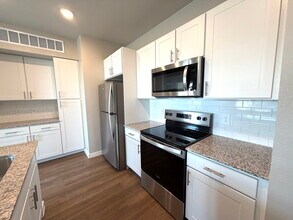 1700 Daleside Ln in Austin, TX - Building Photo - Building Photo