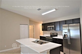 2261 SE Heathwood Cir in Port St. Lucie, FL - Foto de edificio - Building Photo