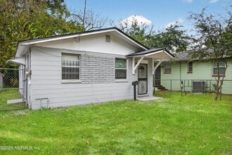 3811 Chase Ave in Jacksonville, FL - Building Photo - Building Photo