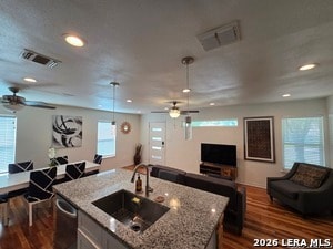 1338 W Elsmere Pl in San Antonio, TX - Foto de edificio - Building Photo