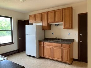 4 Flower St, Unit 6 Flower St in Middletown, CT - Building Photo - Building Photo