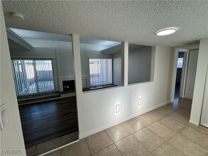 2539 Winterwood Blvd in Las Vegas, NV - Building Photo - Building Photo