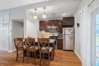 100 Old Harbor St in Boston, MA - Foto de edificio - Building Photo