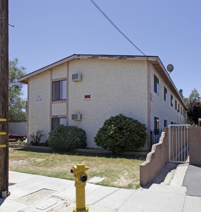 1134 E Avenue Q in Palmdale, CA - Building Photo - Building Photo