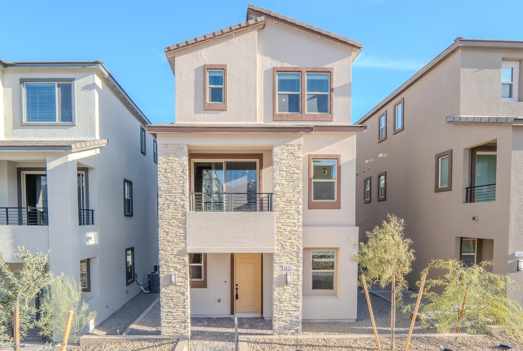 1421 Whistling Kite St in Las Vegas, NV - Building Photo