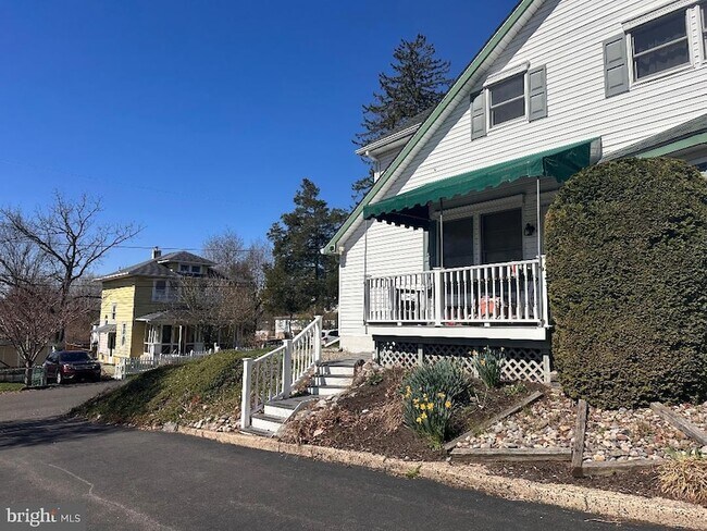 633 Hampton Ave in Southampton, PA - Building Photo - Building Photo