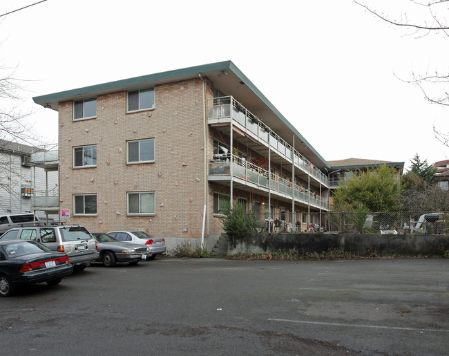 Minor Crest in Seattle, WA - Building Photo - Building Photo