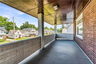 9806 Sladden Ave in Garfield Heights, OH - Foto de edificio - Building Photo